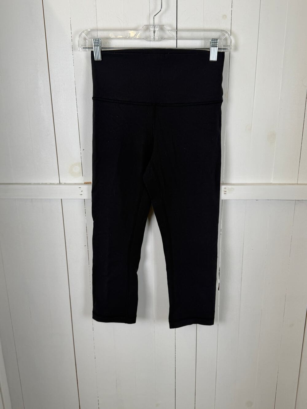 Lululemon Black Capri Leggings Size 6 Nylon Excellent Condition